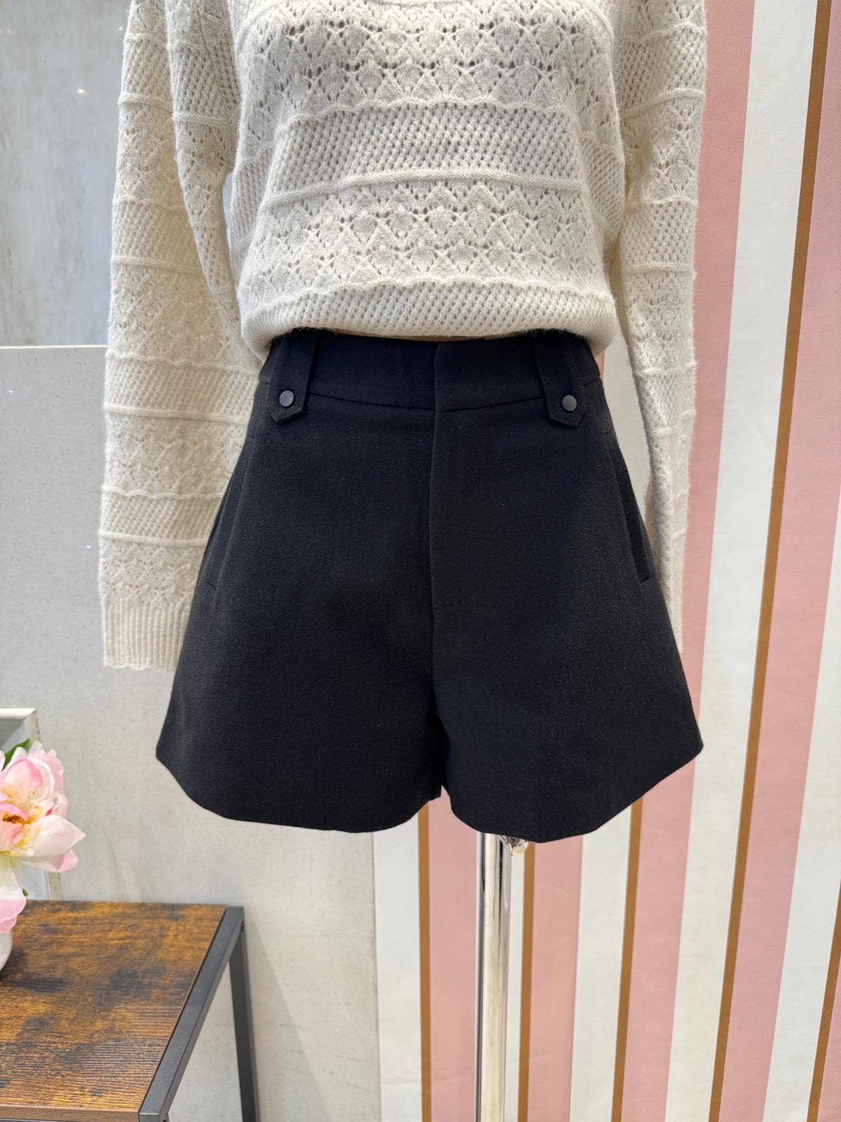 Calções de cintura alta com passantes