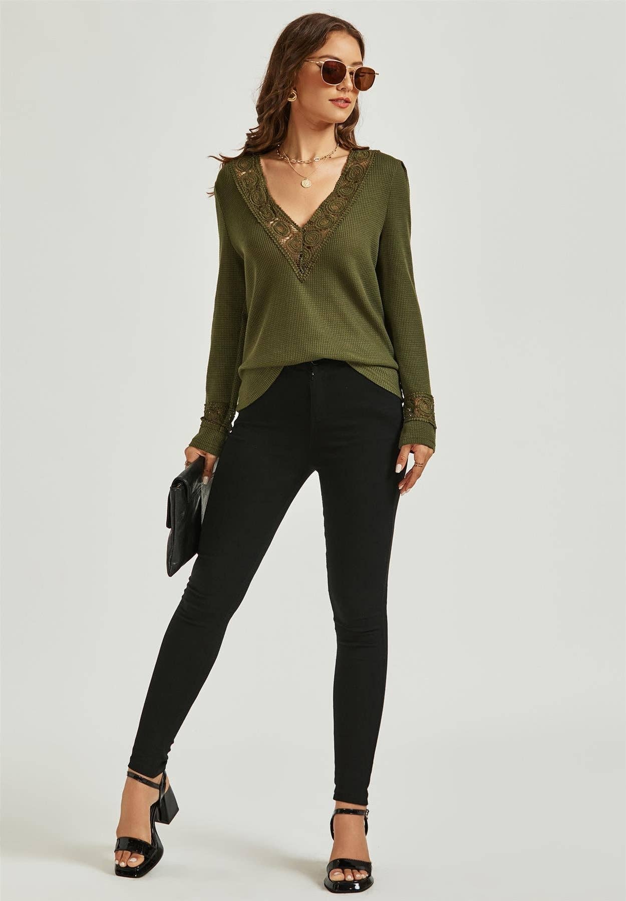 Top Reversível com Detalhe de Renda e Decote em V de Estilo Simples em Verde Oliva