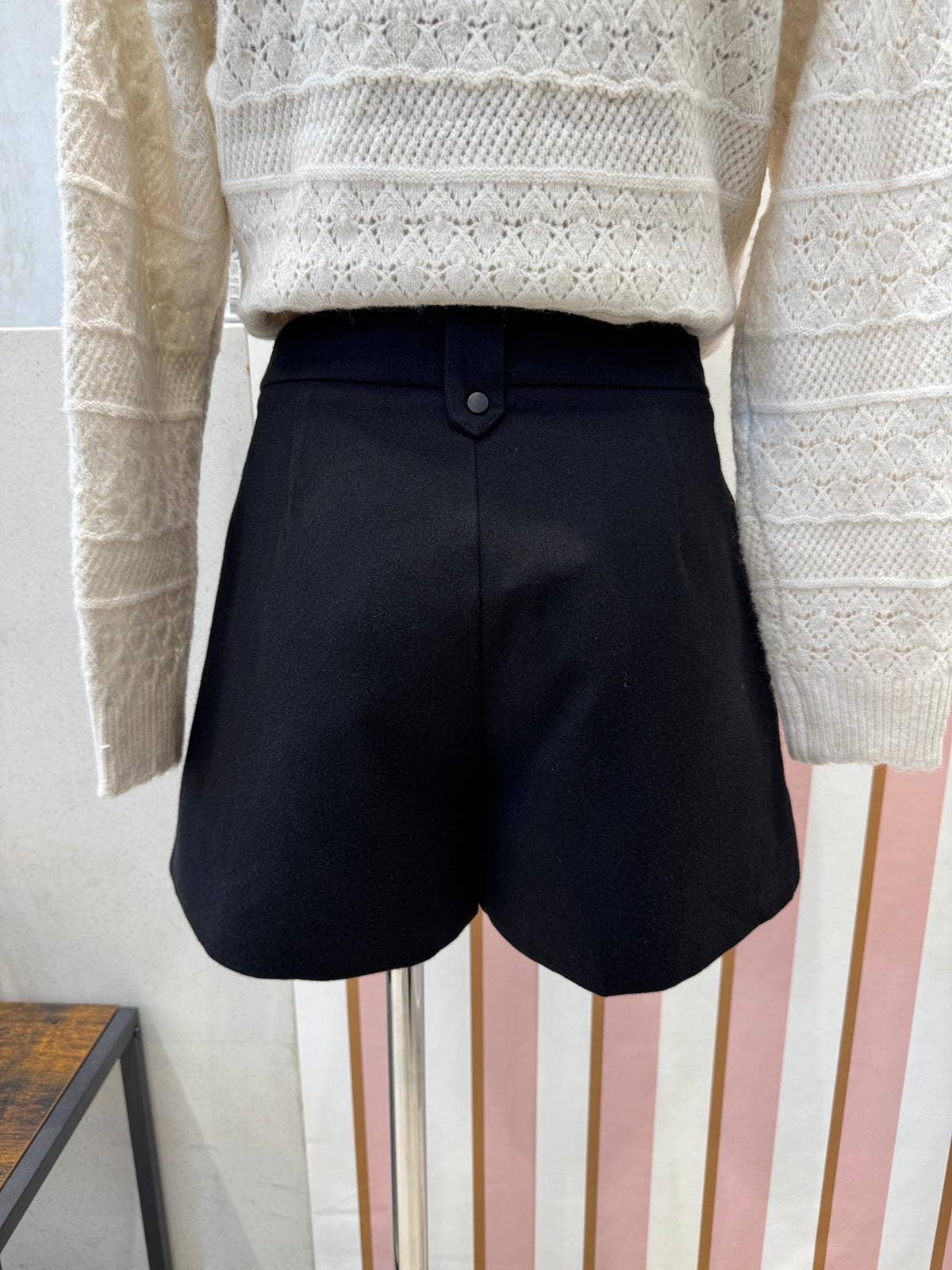 Calções de cintura alta com passantes