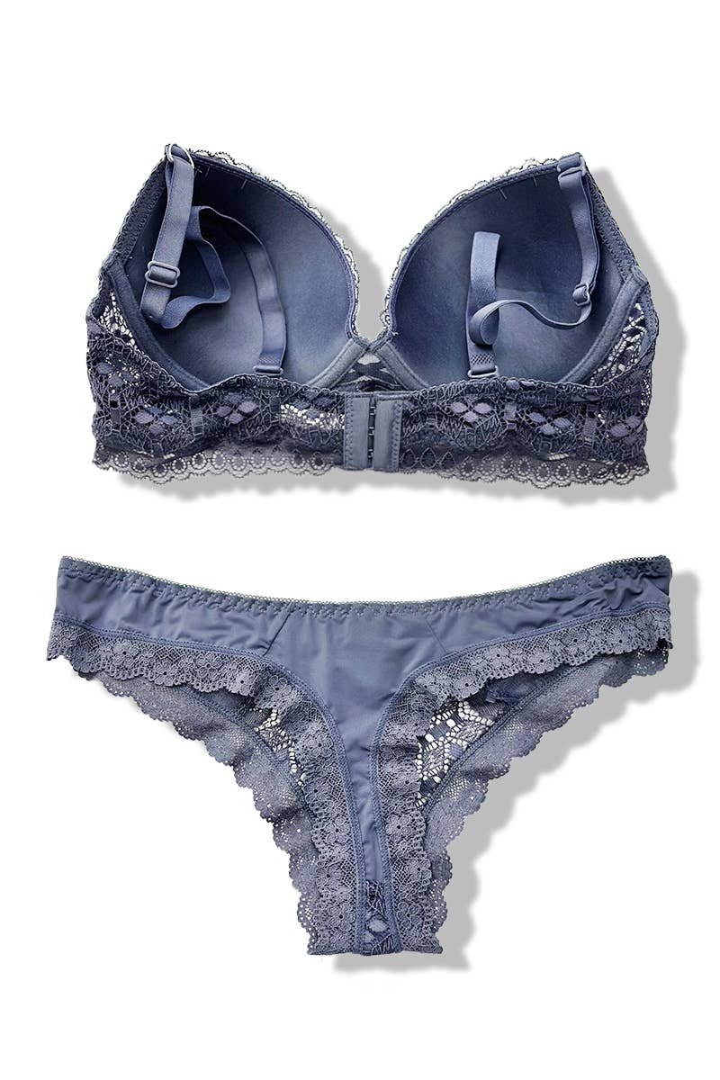 Conjunto de sutiã com aro e bojo + calcinha fio dental
