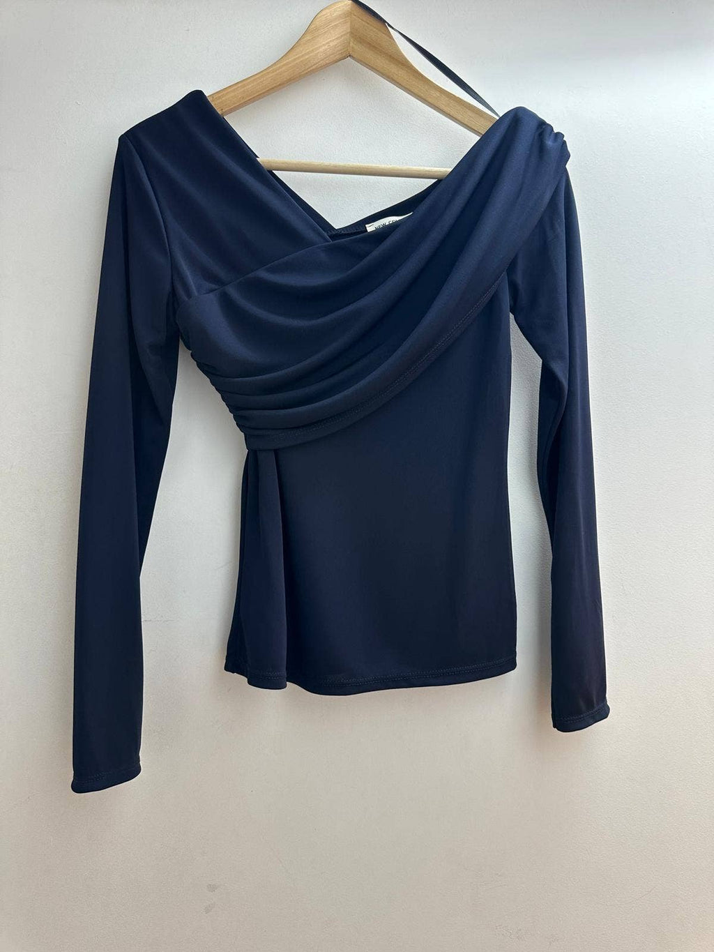 Blusa assimétrica ajustada tamanho único