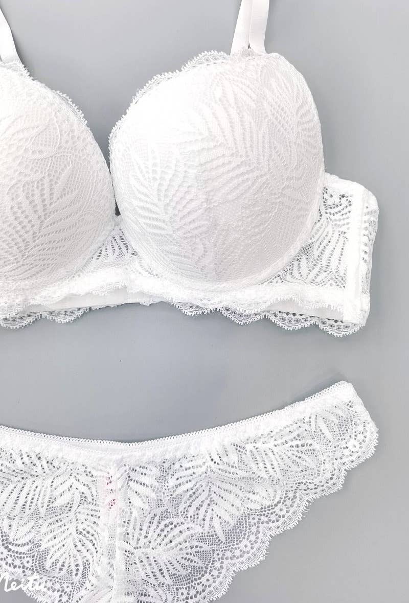 Conjunto de Sutiã com Arco e Fio Dental em Renda