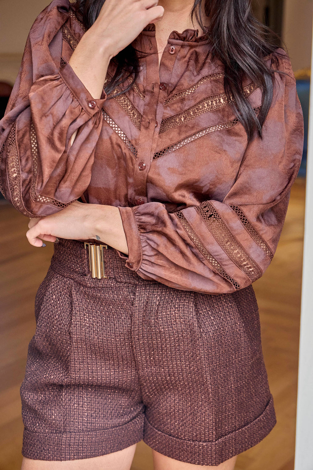 Shorts de tweed com fivela dourada