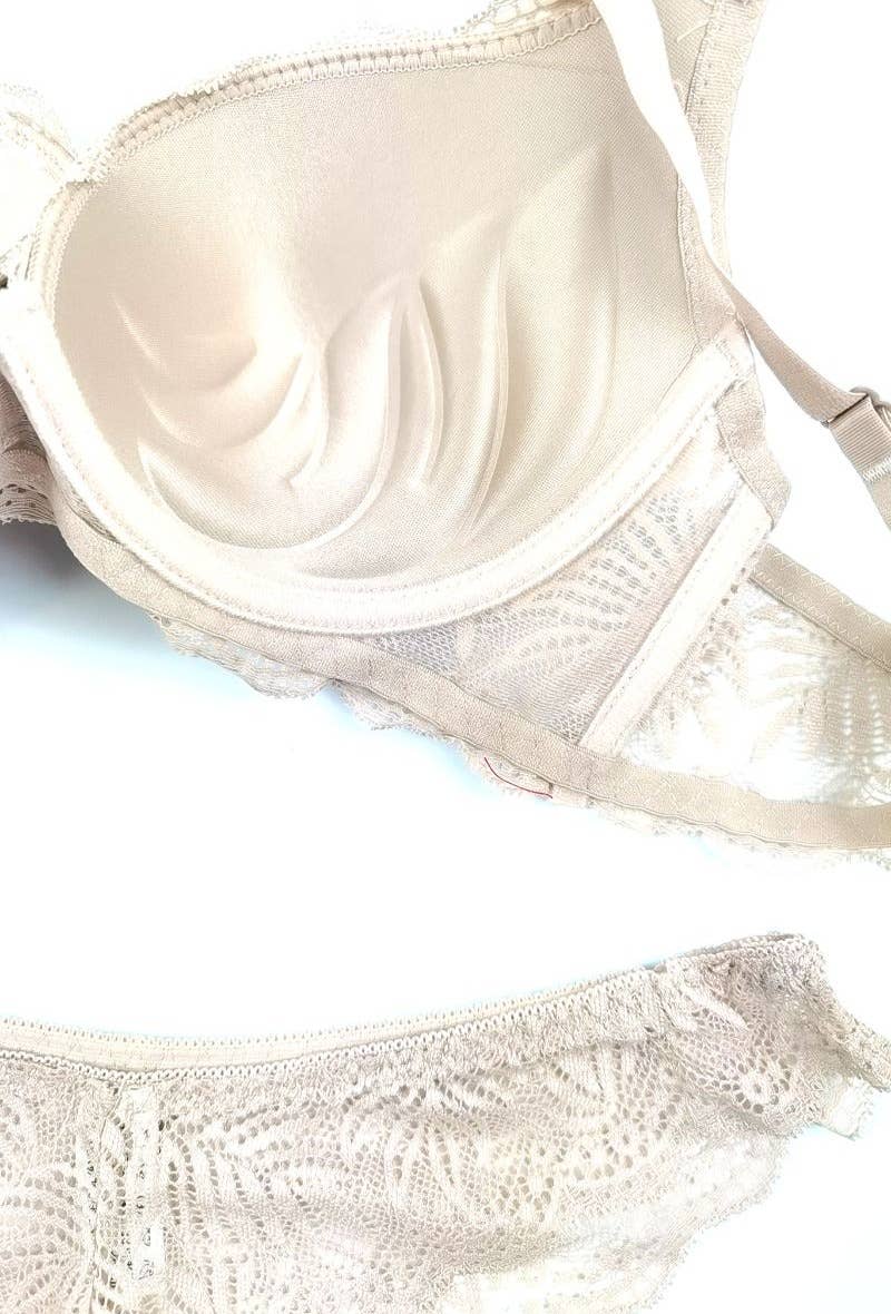 Conjunto de Sutiã com Arco e Fio Dental em Renda