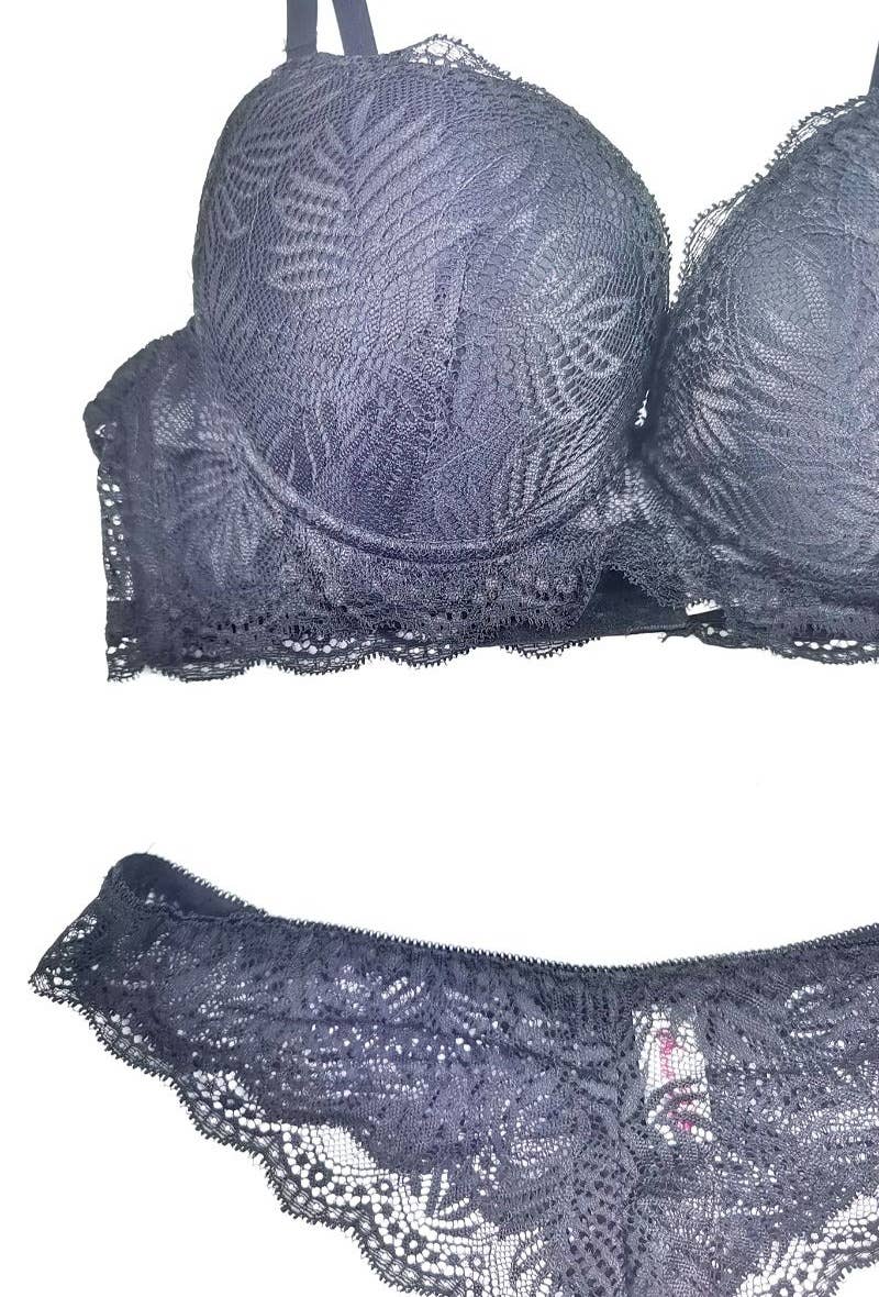 Conjunto de Sutiã com Arco e Fio Dental em Renda
