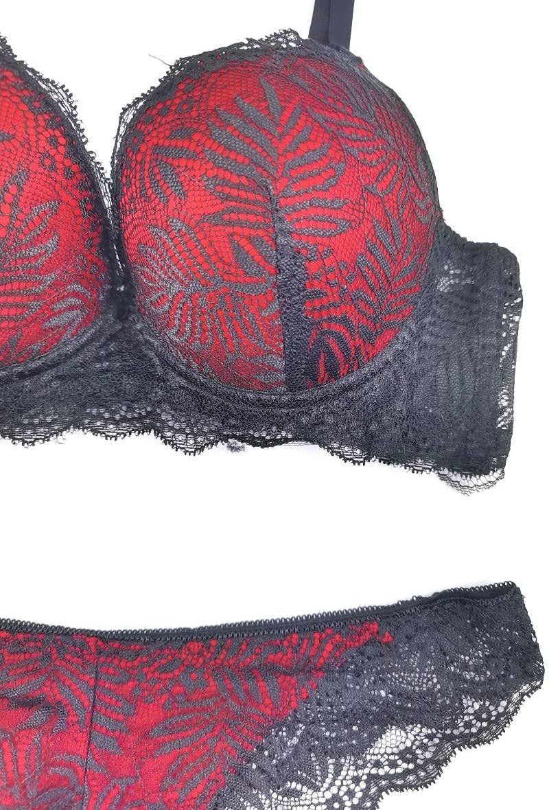 Conjunto de Sutiã com Arco e Fio Dental em Renda