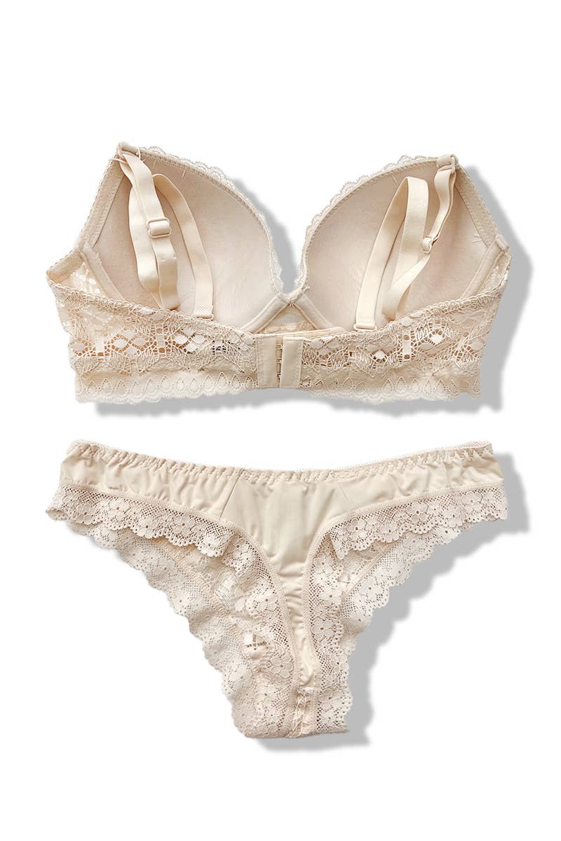 Conjunto de sutiã com aro e bojo + calcinha fio dental